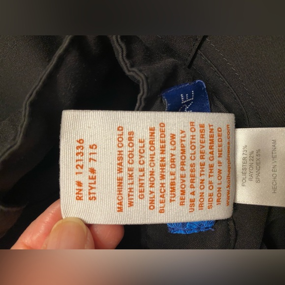 Koi Sapphire 2 piece scrub set black top is XL, pants are L. - Picture 15 of 16